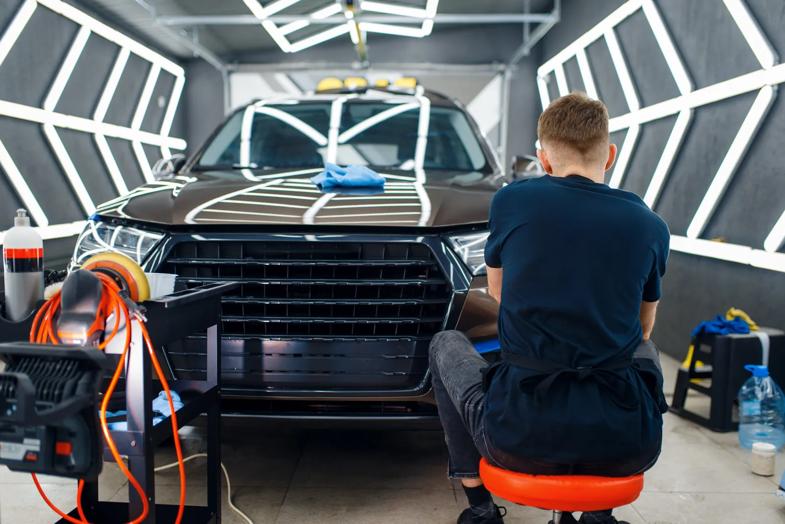 Aufbereitung eines Fahrzeugs in der Werkstatt